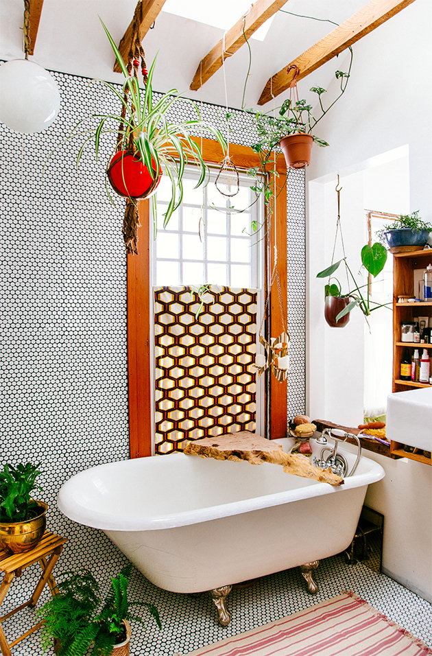 The New Bohemian Book - Bathroom